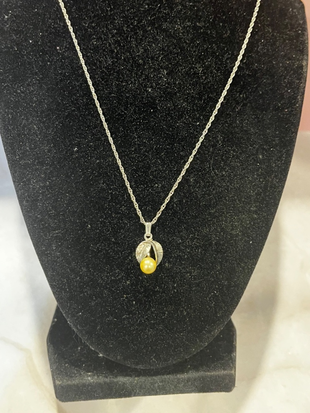Vintage sterling silver & yellow pearl necklace 7mm